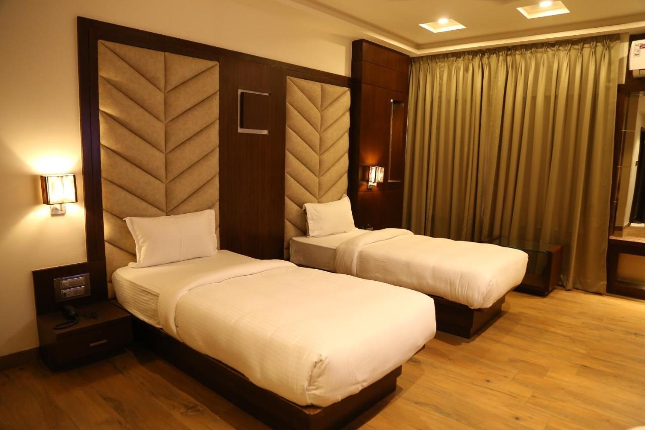 Hotel Prince Viraj Jabalpur Exteriör bild