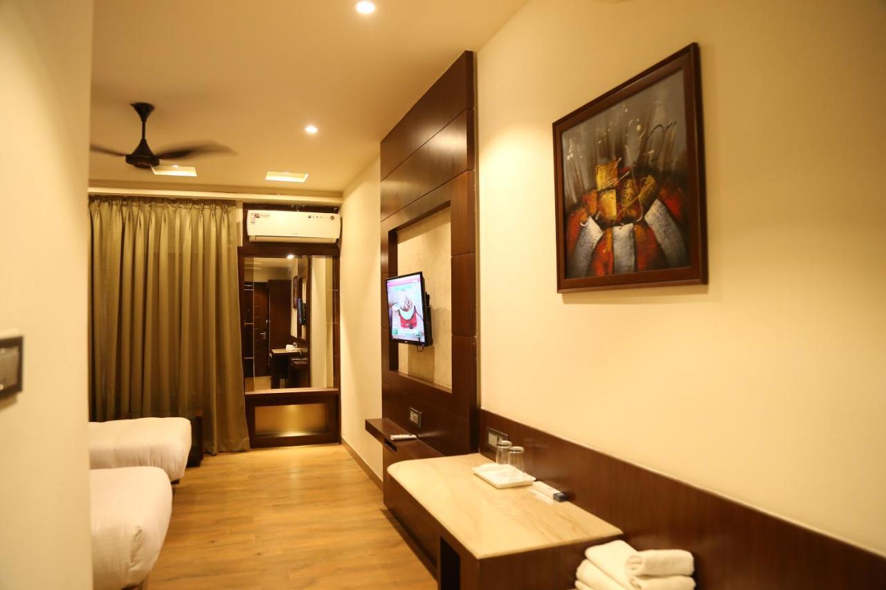 Hotel Prince Viraj Jabalpur Exteriör bild